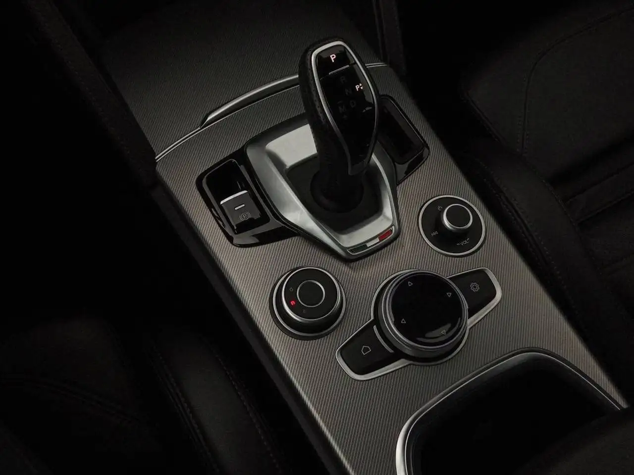 Alfa Romeo Stelvio 2021 — фото 13