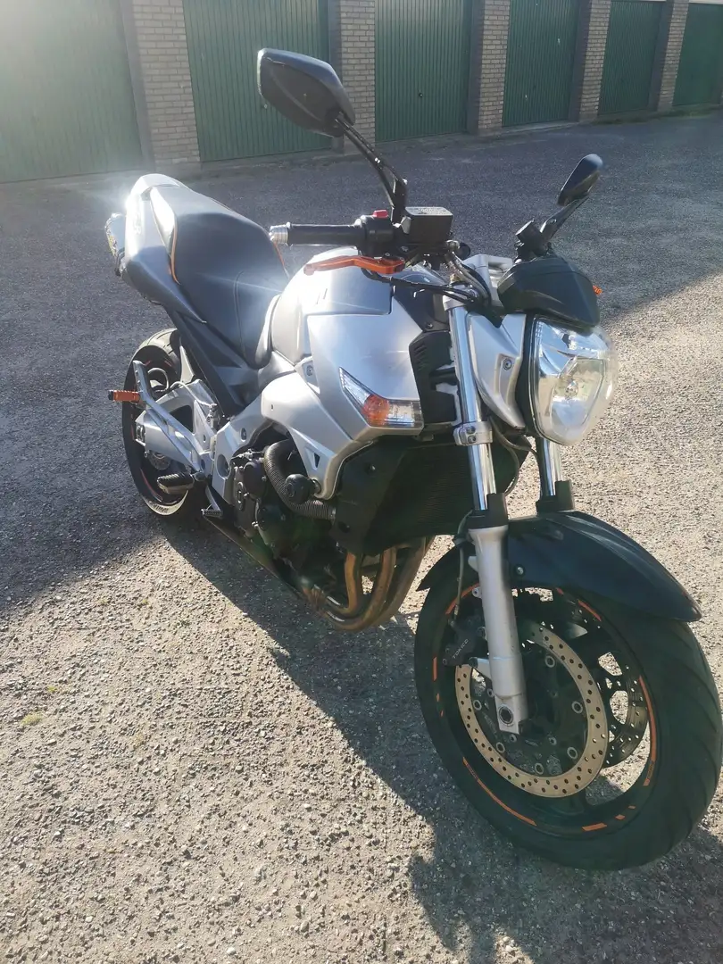 Suzuki GSR 600 Gri - 2