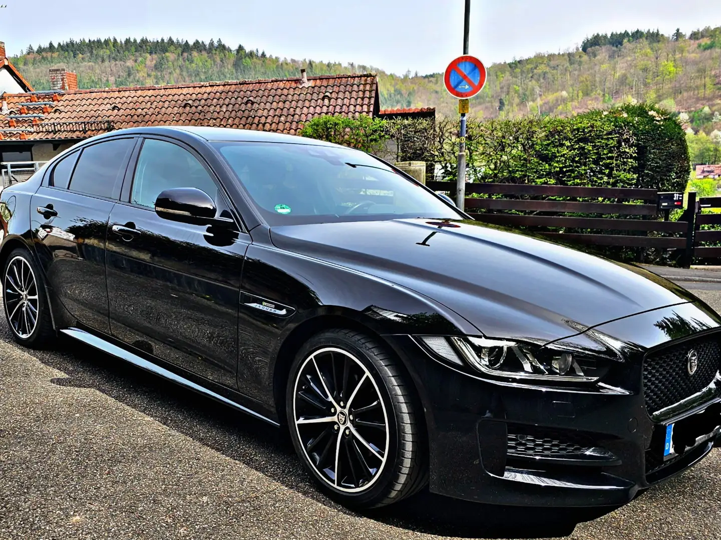 Jaguar XE XE 25t R-Sport - Black Pack zzgl. Venom 19" Felgen Schwarz - 2