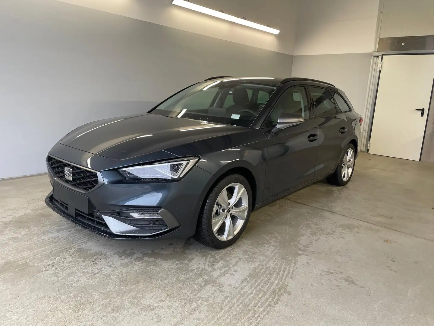 SEAT Leon FR 150PS DSG Matrix+AHK+Navi 1.5 eTSI DSG 110kW... Grau - 1