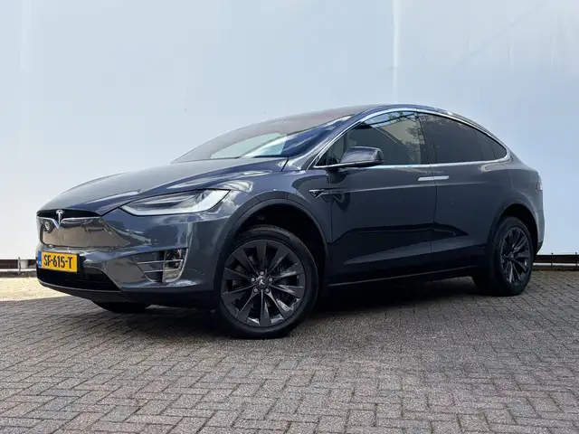 Tesla Model X view 11