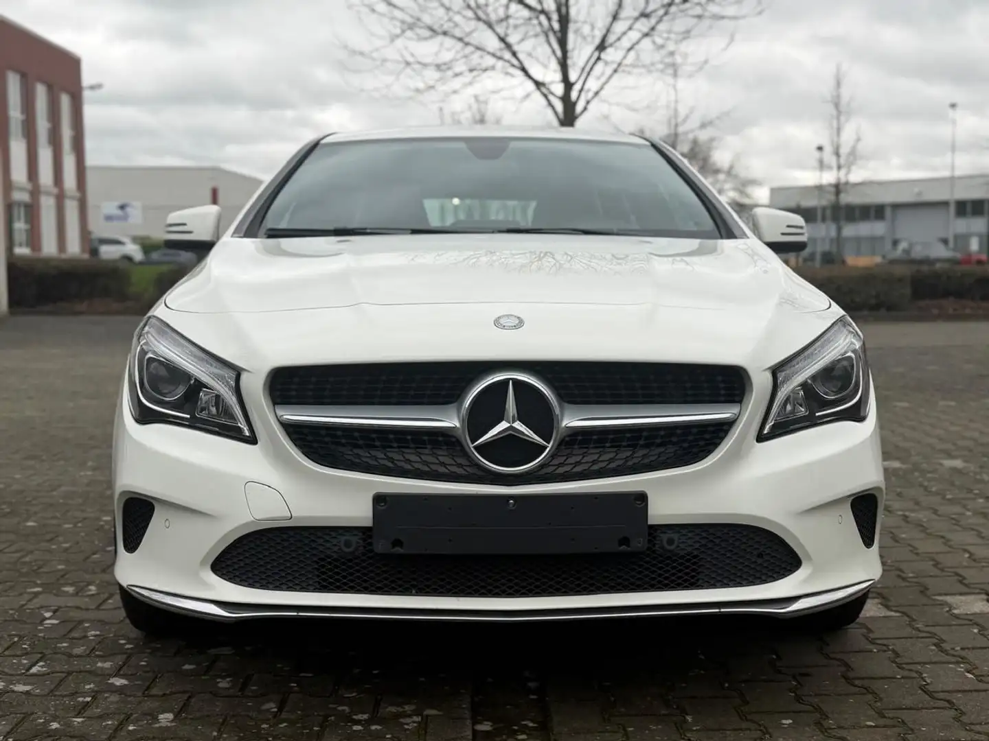 Mercedes-Benz CLA Shooting Brake CLA 180 Score LED NAVi PDC SH Blanc - 2