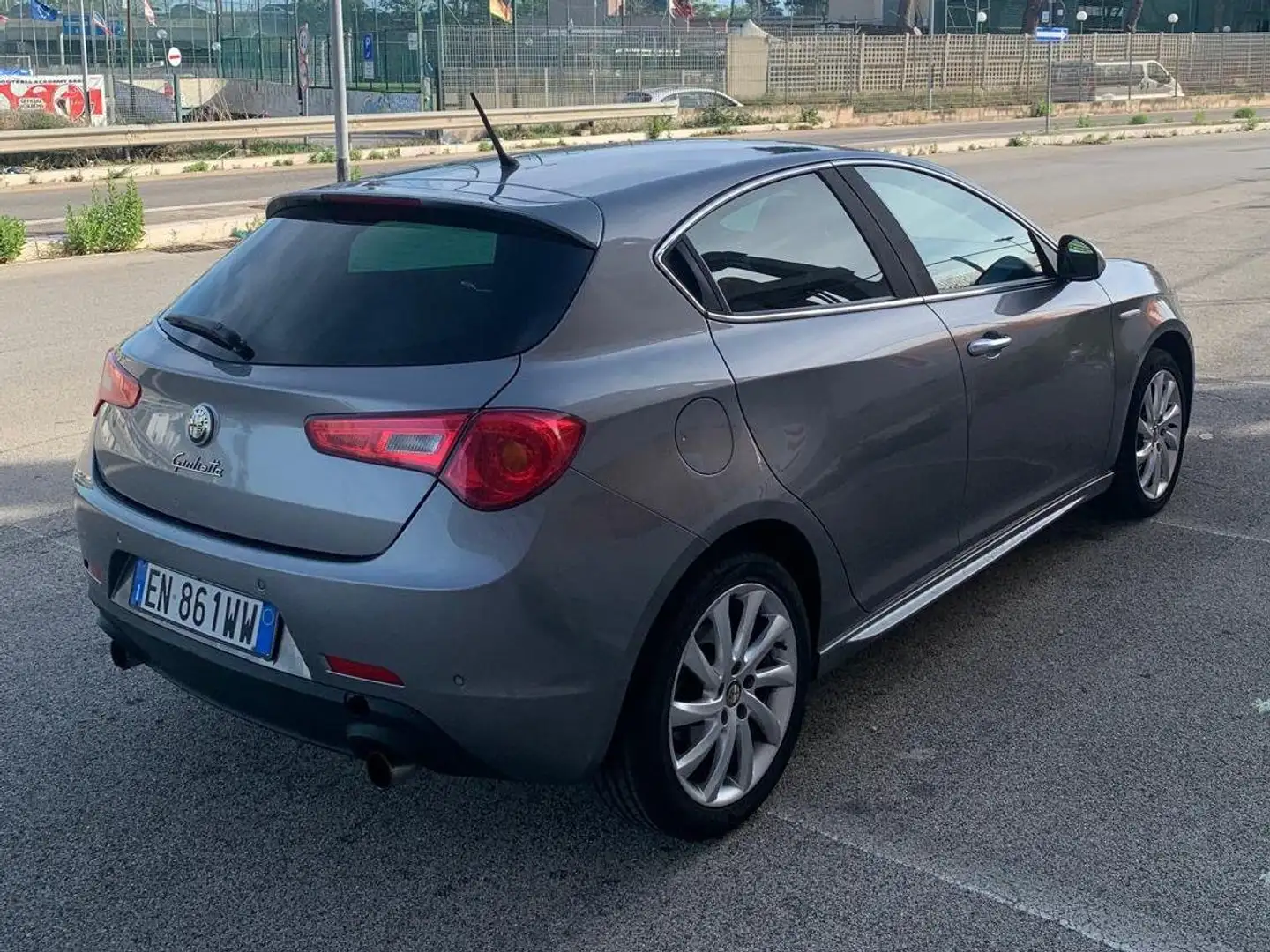 Alfa Romeo Giulietta Giulietta 2.0 jtdm(2) Distinctive 140cv Argento - 2