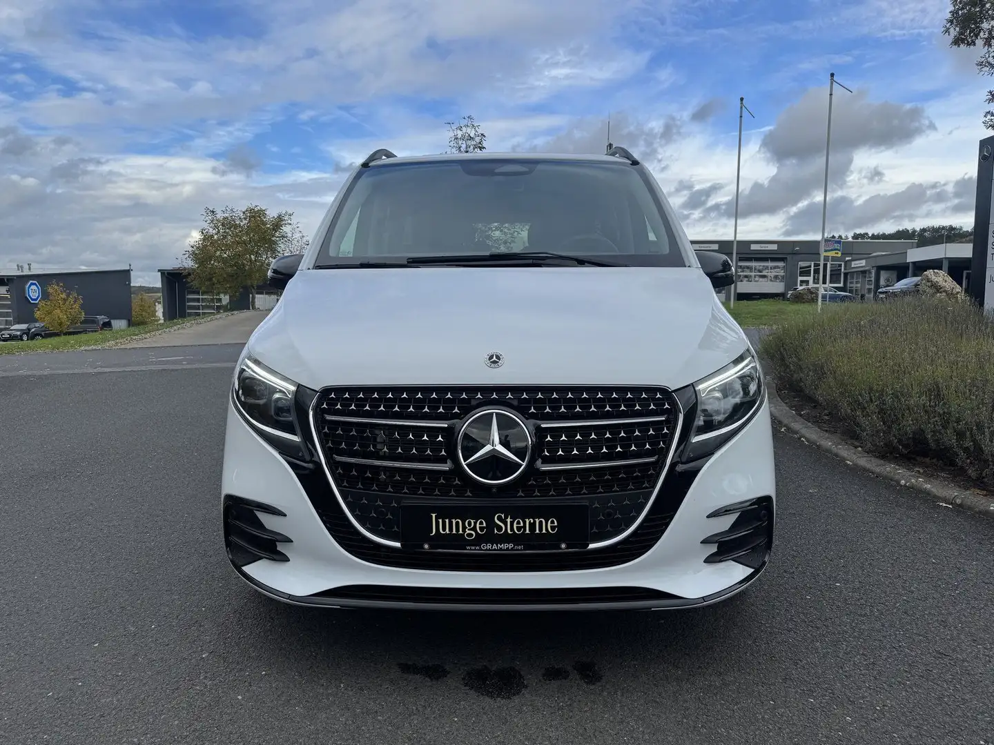 Mercedes-Benz V 300 d 4MATIC AVA/L AMG*AHK*NIGHT*Lenkradheiz.* Weiß - 2