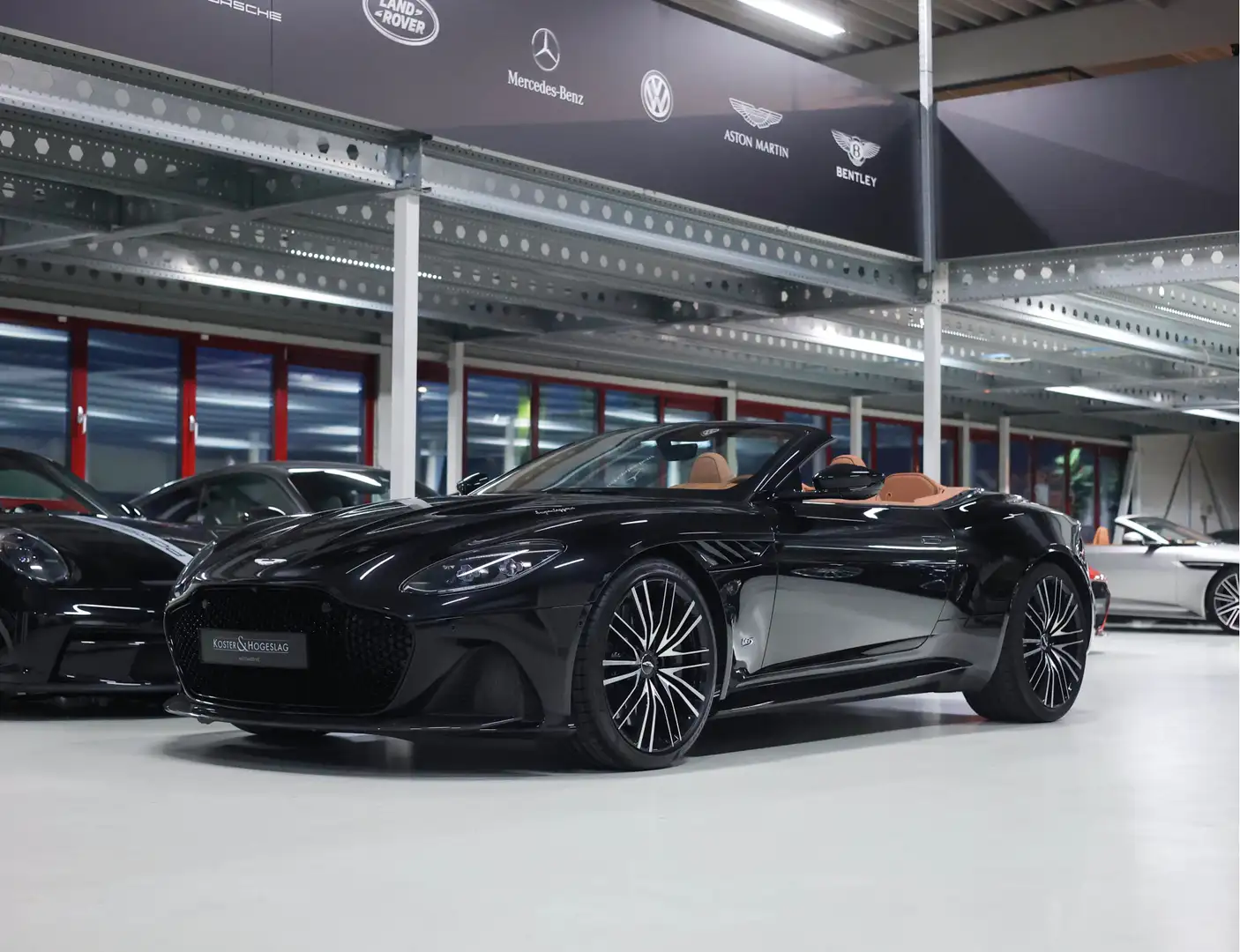 Aston Martin DBS Volante 5.2 V12 Superleggera *Carbon*360*Dealer od Чорний - 1