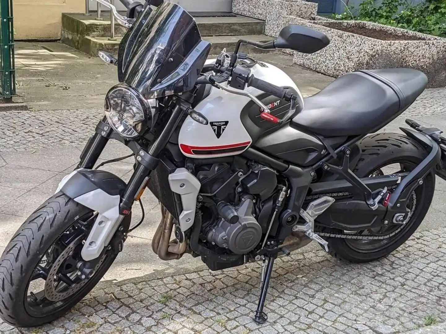 Triumph Trident 660 Bianco - 1