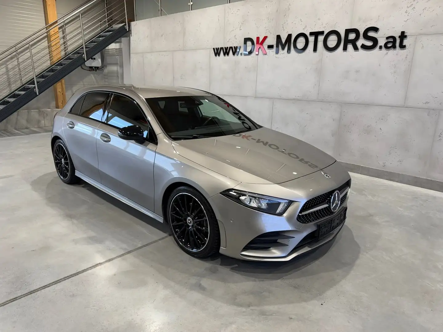 Mercedes-Benz A 200 d Autm. / AMG Line / LED / RFK / 19" / Navi / uvm. Grau - 2