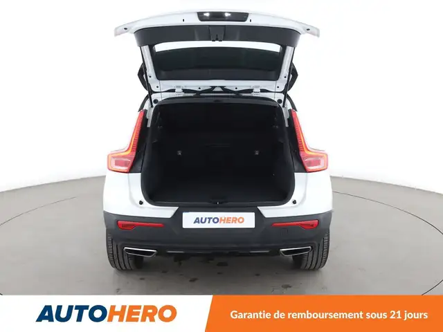 Volvo XC40 view 16