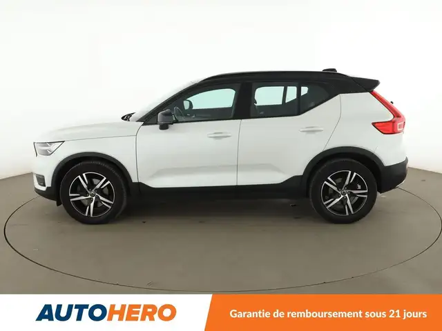 Volvo XC40 view 3
