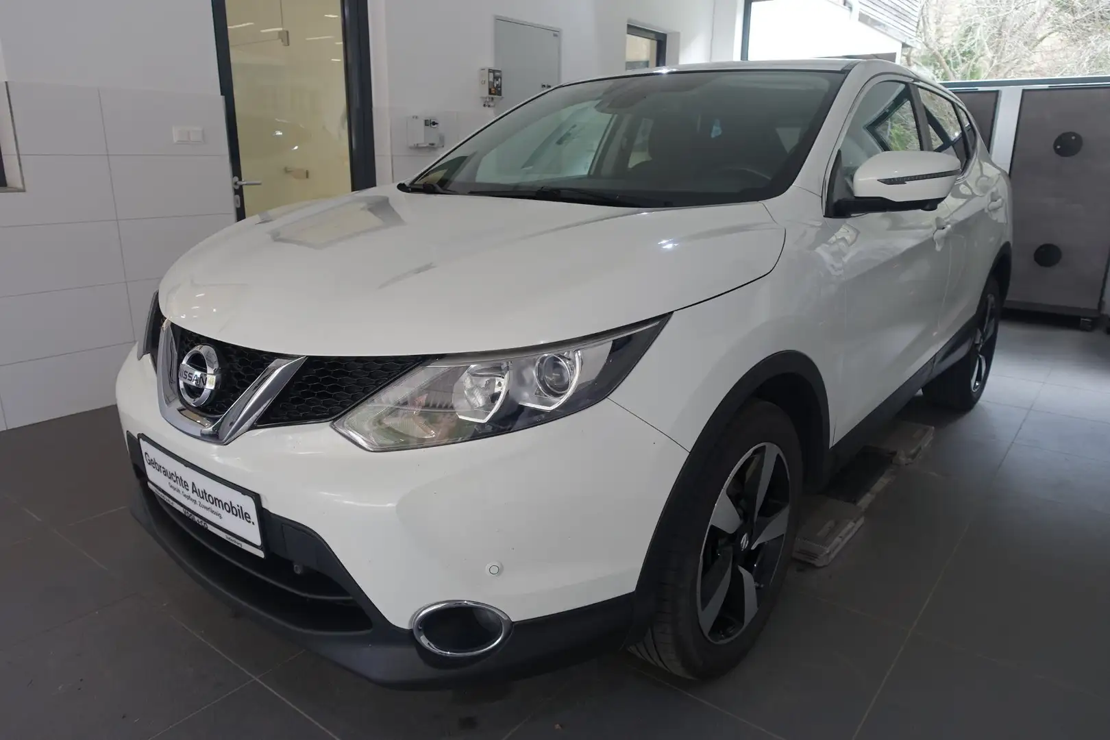 Nissan Qashqai 1,6 dCi 360° ALL-MODE Weiß - 1