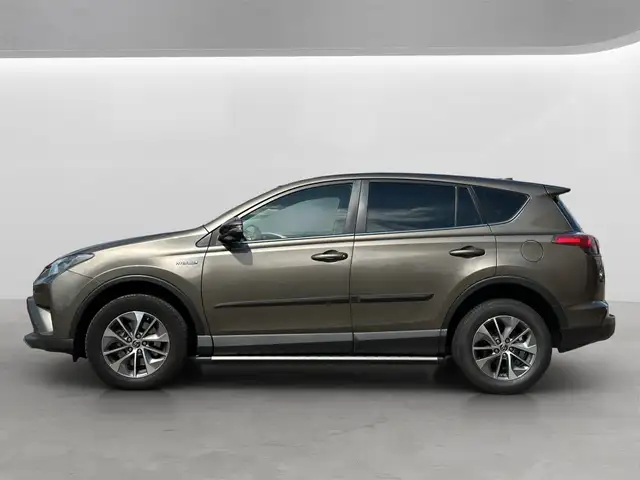 Toyota RAV4 view 3