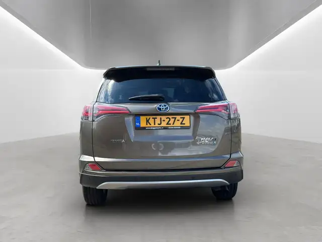 Toyota RAV4 view 5