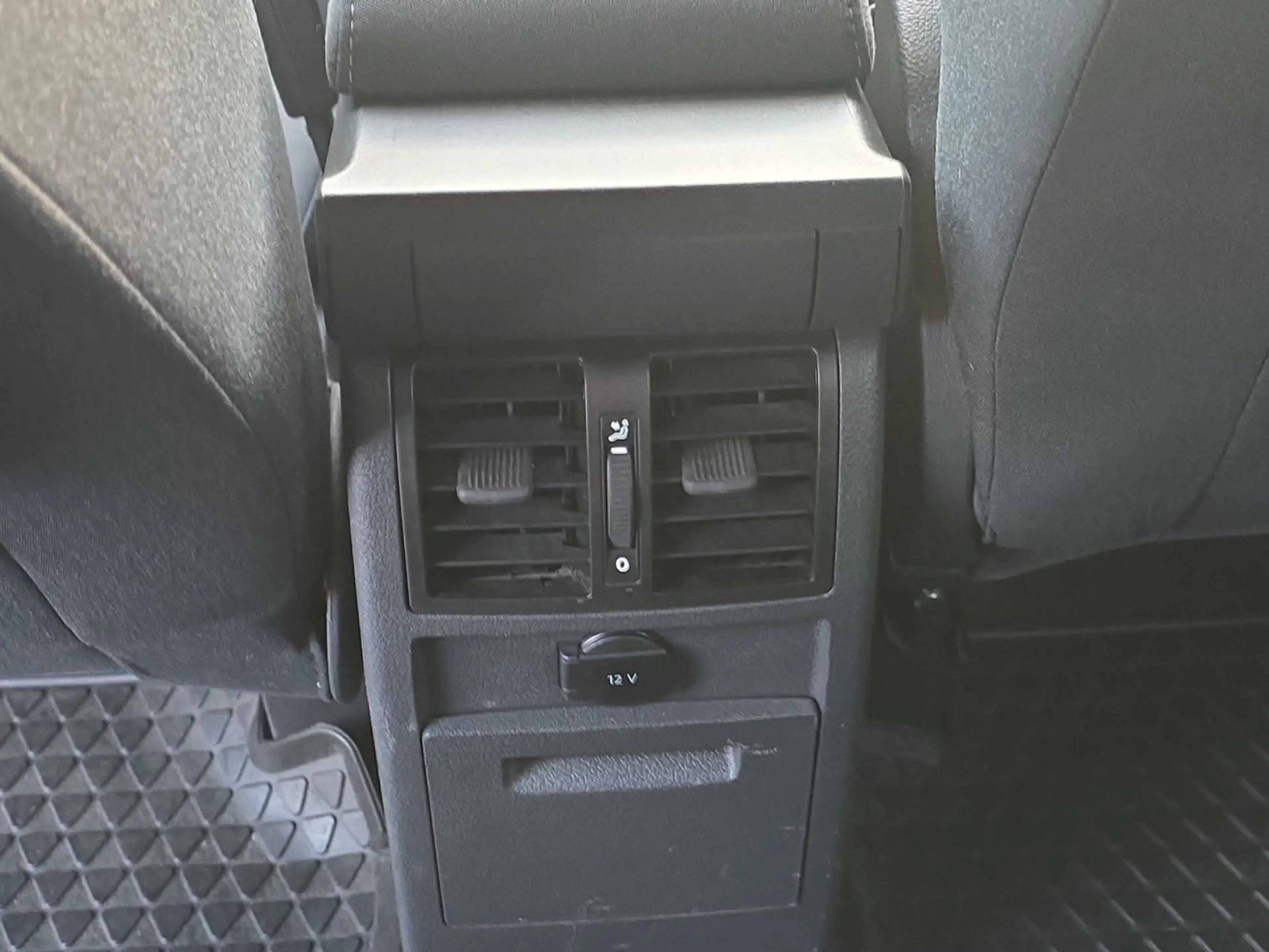 Volkswagen Touran Life/DSG/Rückfahrkamera/Automatik/AHK — photo 15