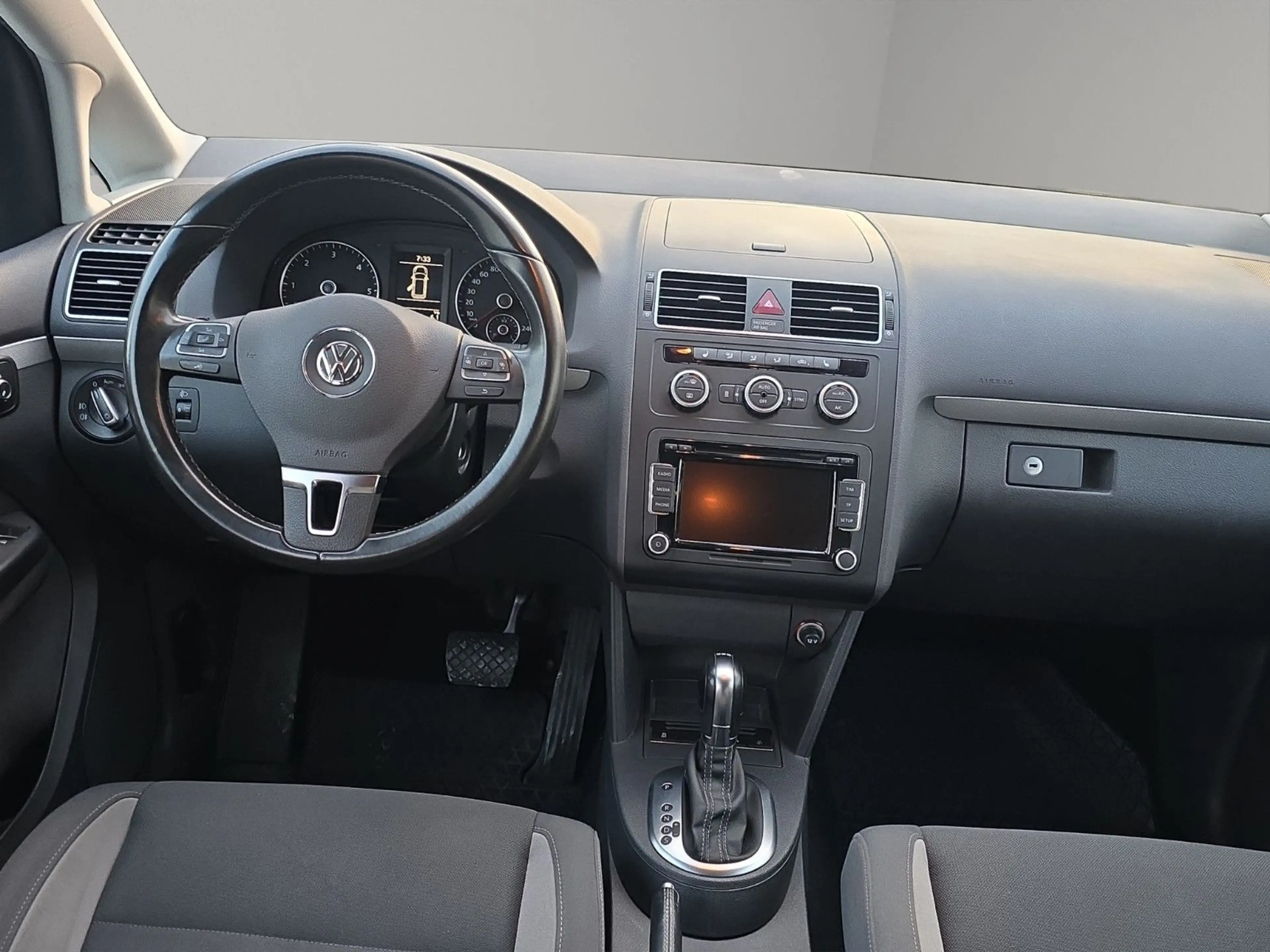 Volkswagen Touran Life/DSG/Rückfahrkamera/Automatik/AHK — photo 13