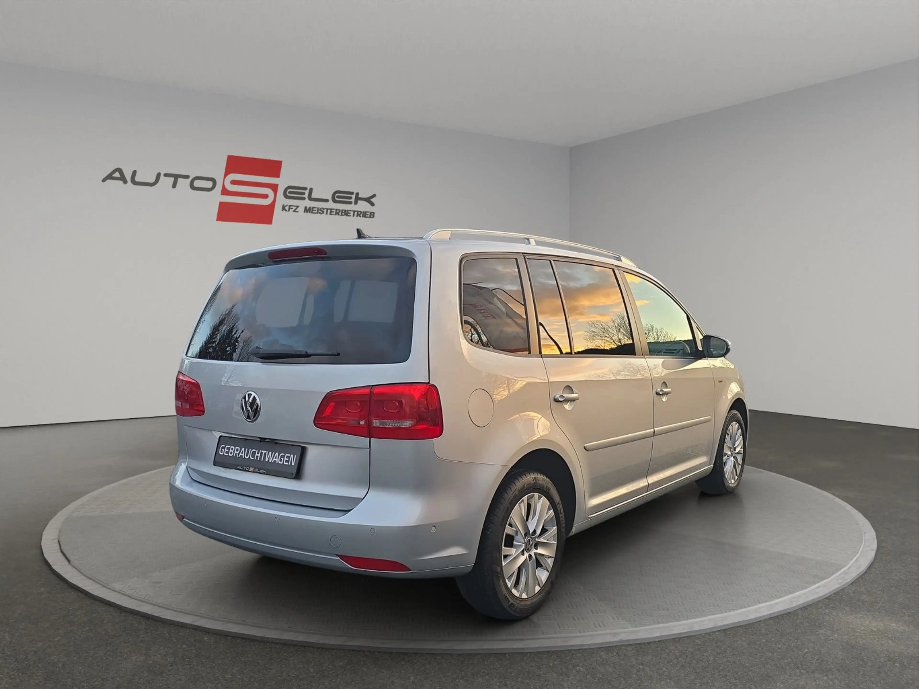 Volkswagen Touran Life/DSG/Rückfahrkamera/Automatik/AHK — photo 5