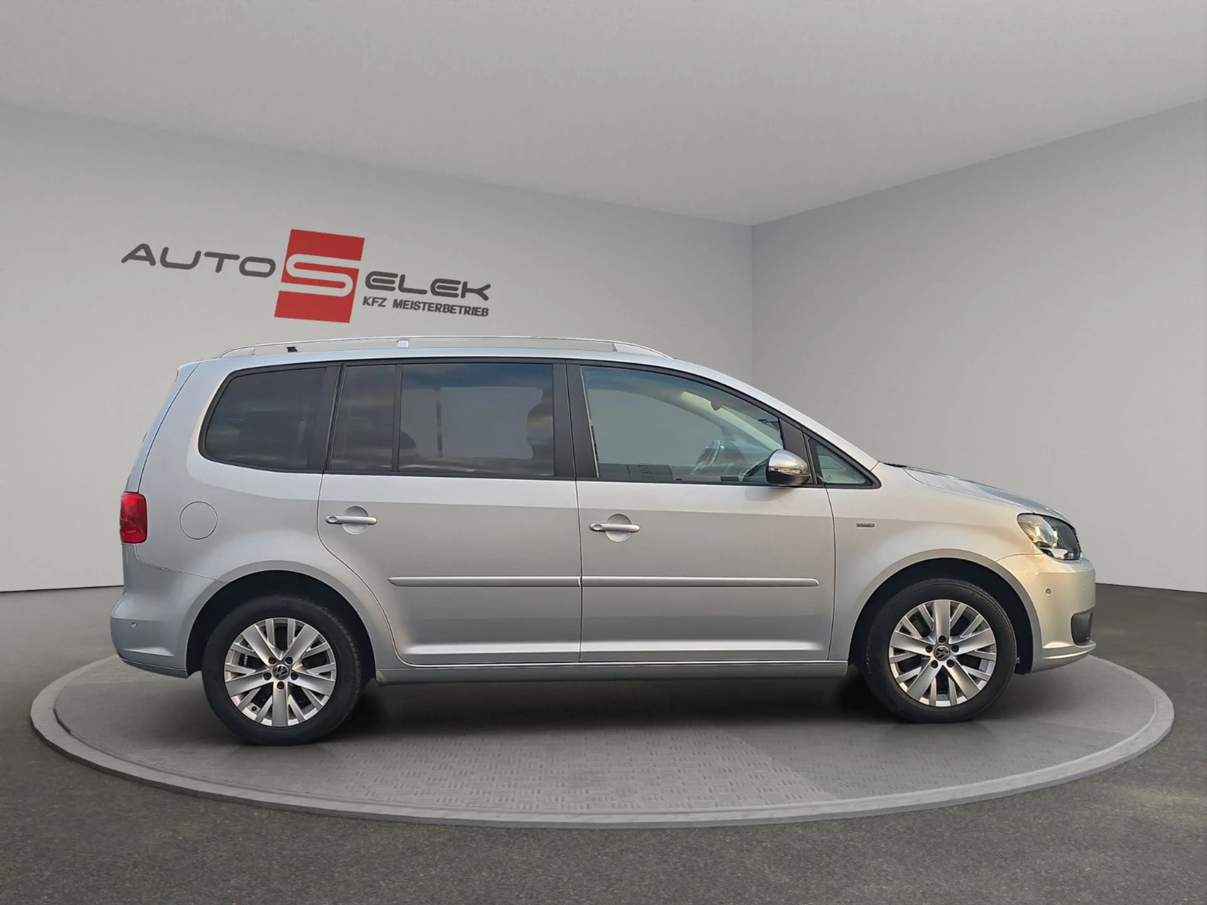 Volkswagen Touran Life/DSG/Rückfahrkamera/Automatik/AHK — photo 6