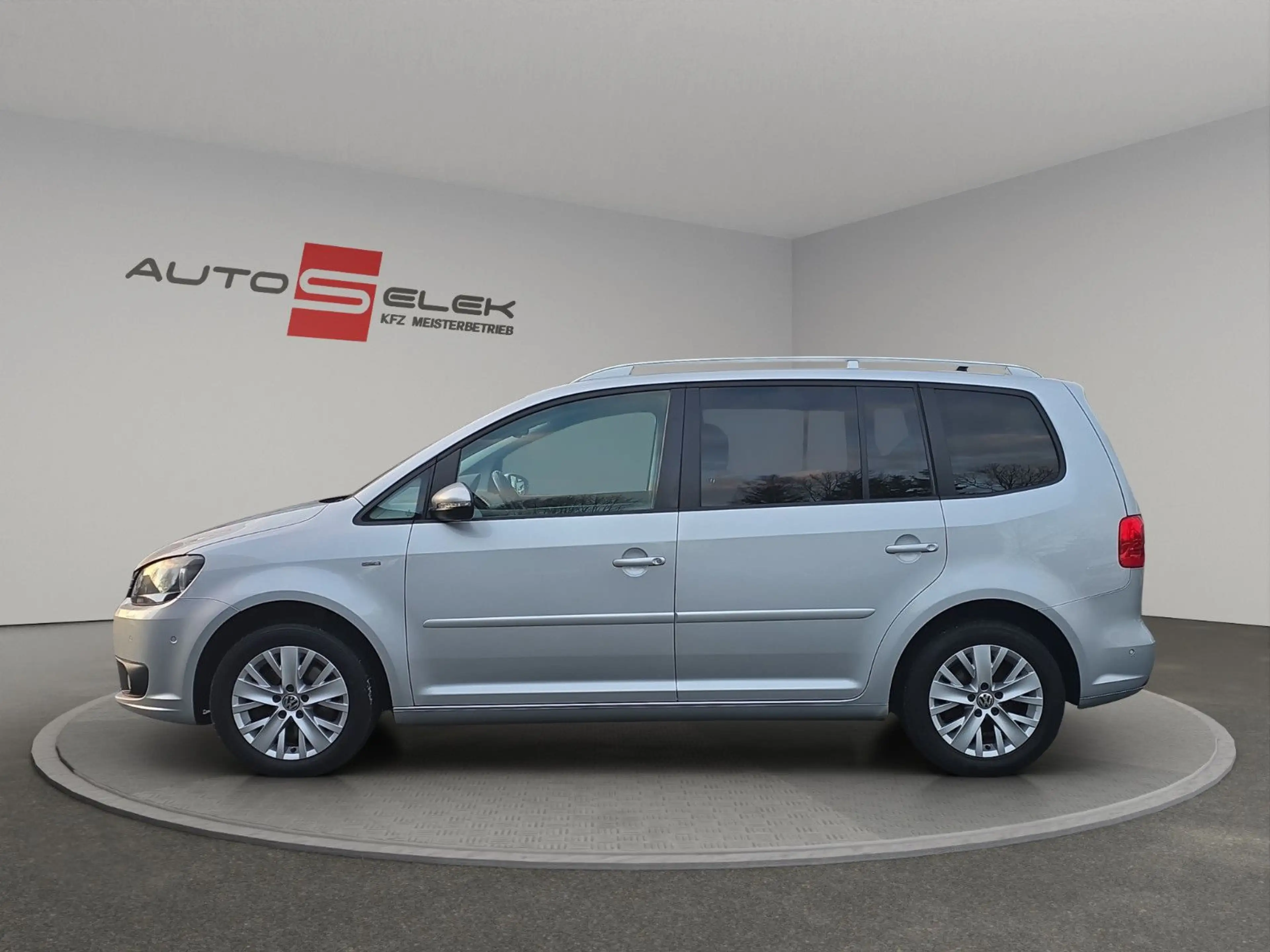 Volkswagen Touran Life/DSG/Rückfahrkamera/Automatik/AHK — photo 2