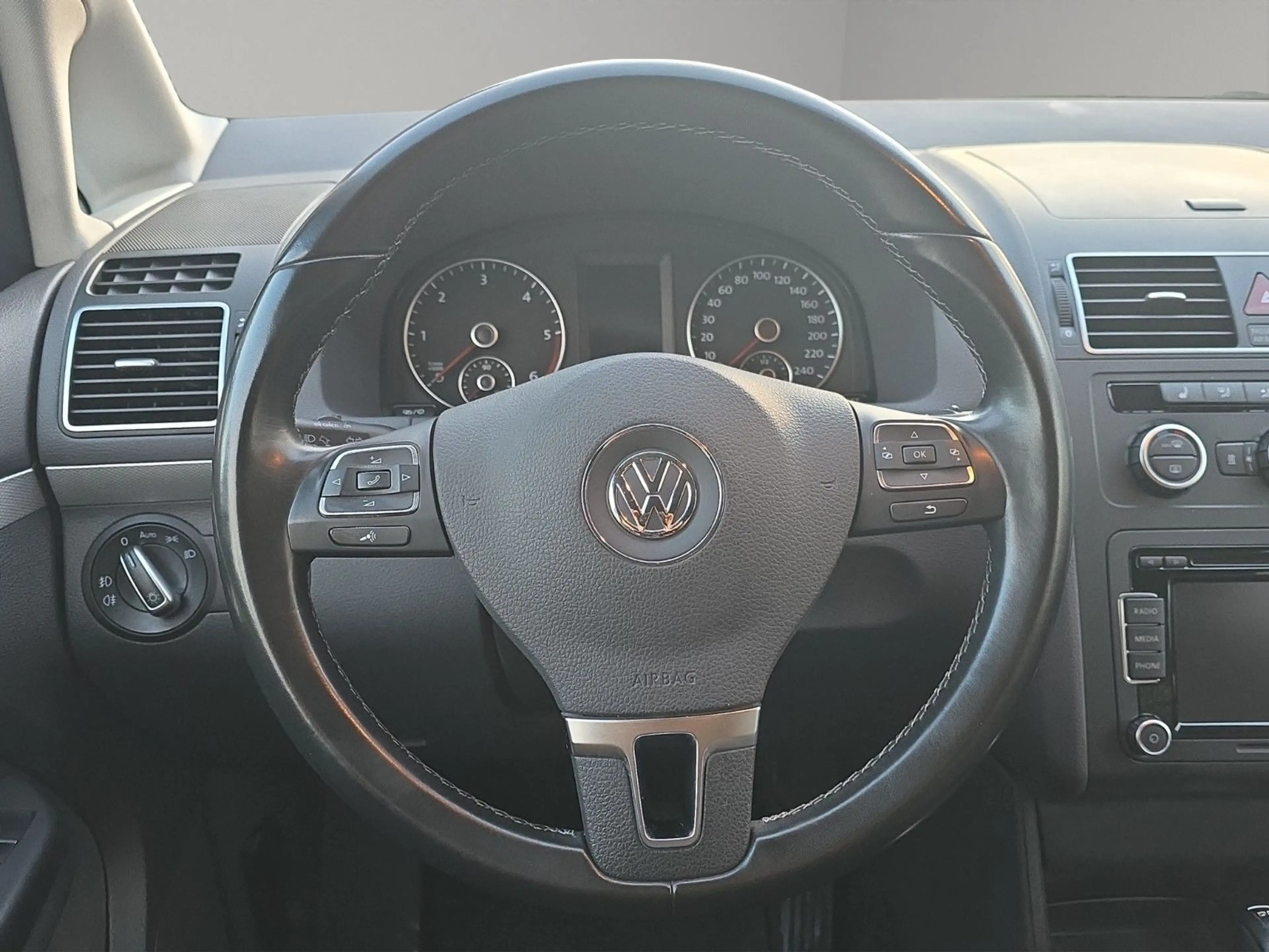 Volkswagen Touran Life/DSG/Rückfahrkamera/Automatik/AHK — photo 10