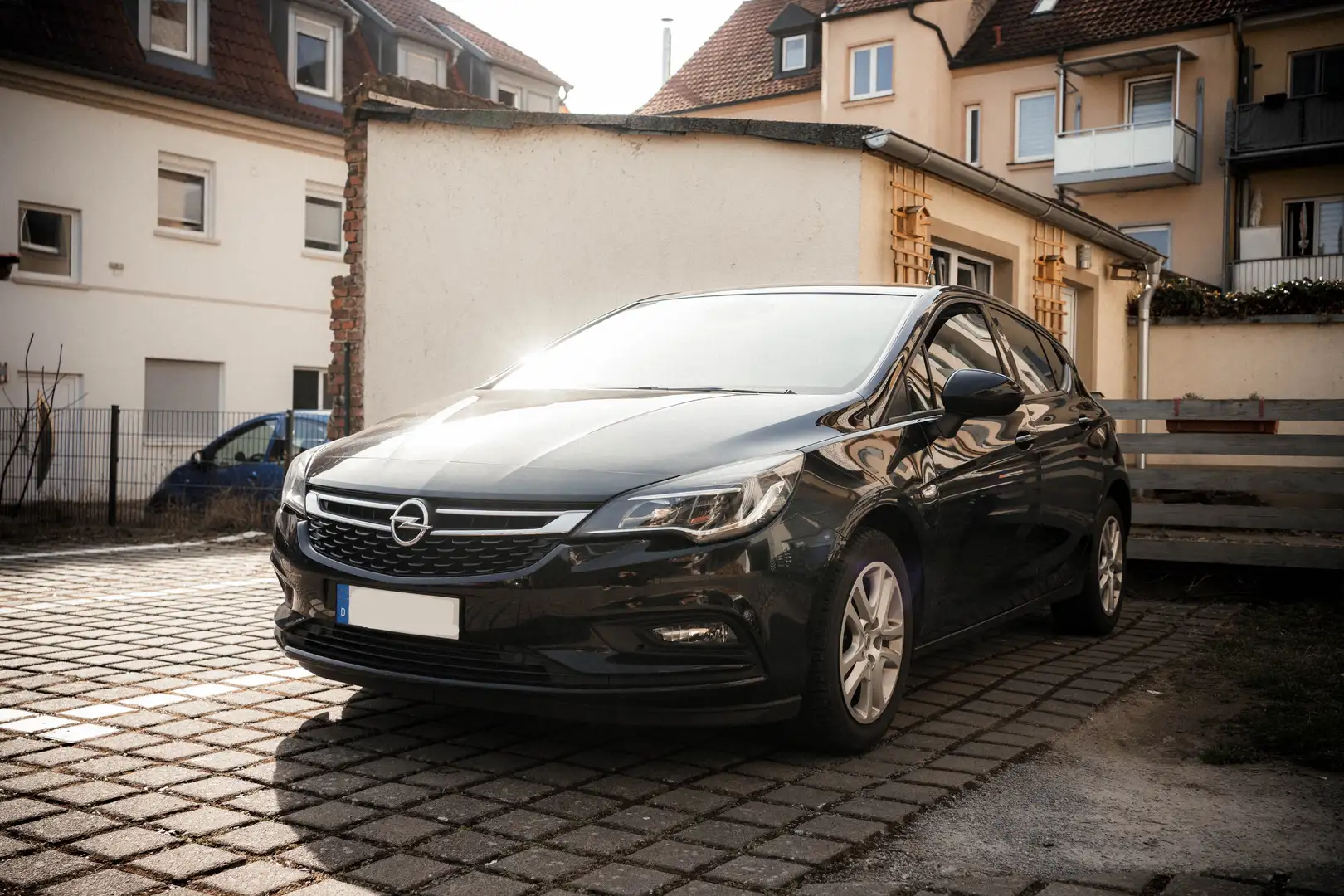 Opel Astra Active Schwarz - 1