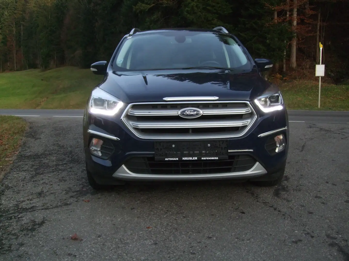 Ford Kuga 1,5 EcoBoost Titanium Blau - 2