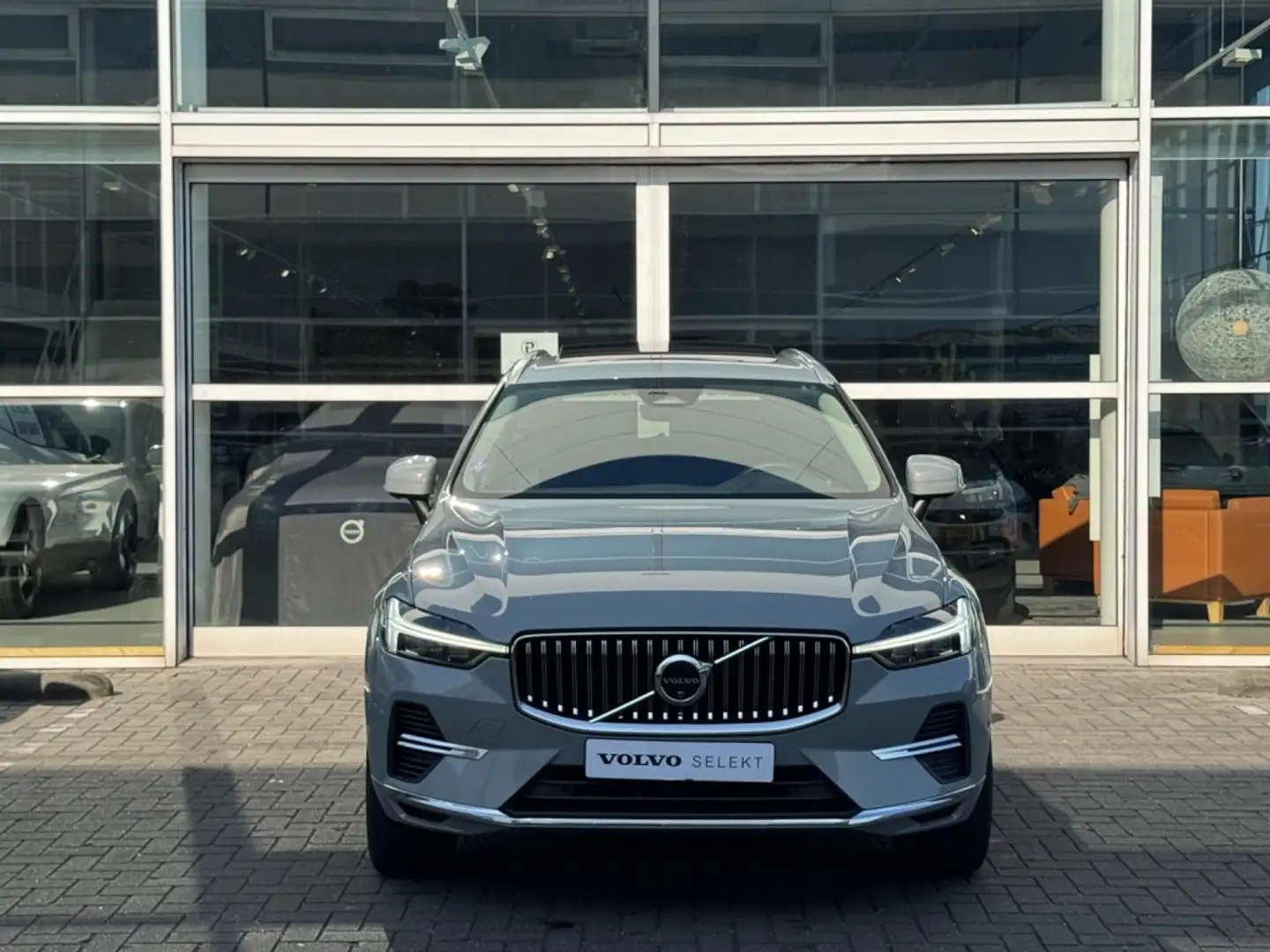 Volvo XC60 T6 398PK AWD Plus Bright| Panodak| Adap.Cruise| 36 Grijs - 2
