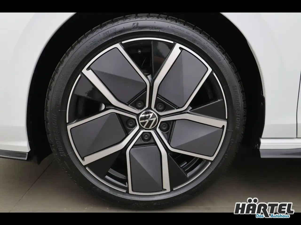 Volkswagen Golf R-LINE BLACK STYLE 1.5 ETSI DSG Sportpaket 15