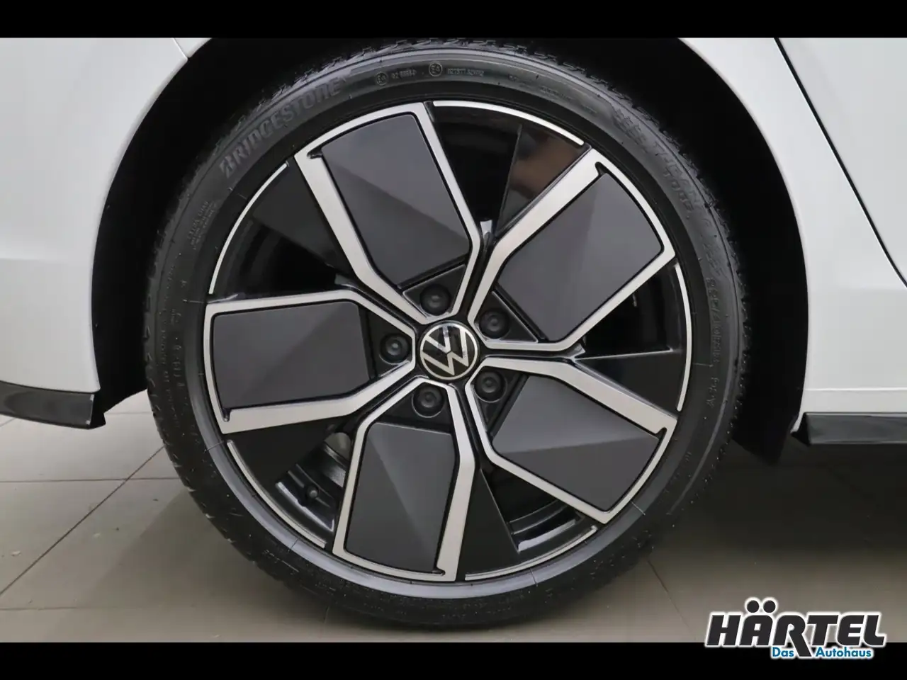 Volkswagen Golf R-LINE BLACK STYLE 1.5 ETSI DSG Sportpaket 18
