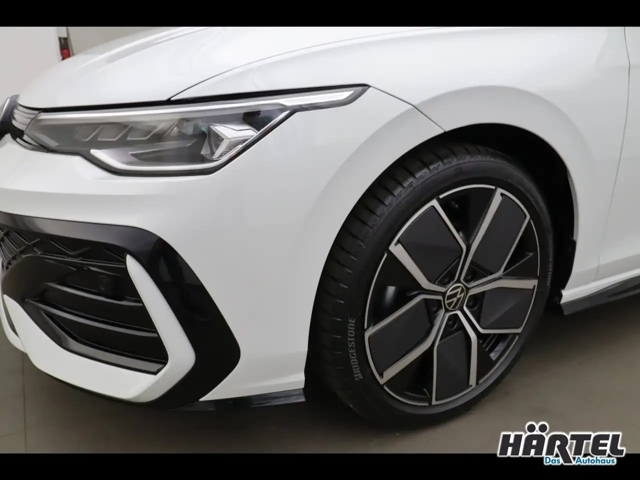 Volkswagen Golf R-LINE BLACK STYLE 1.5 ETSI DSG Sportpaket 4