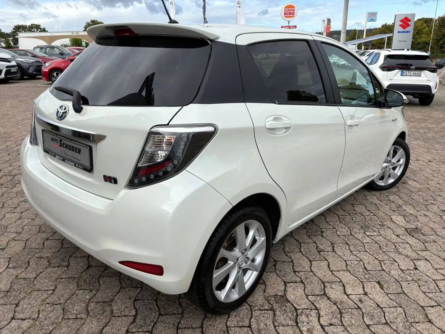 Toyota Yaris Hybrid Club **NAVI** - 2