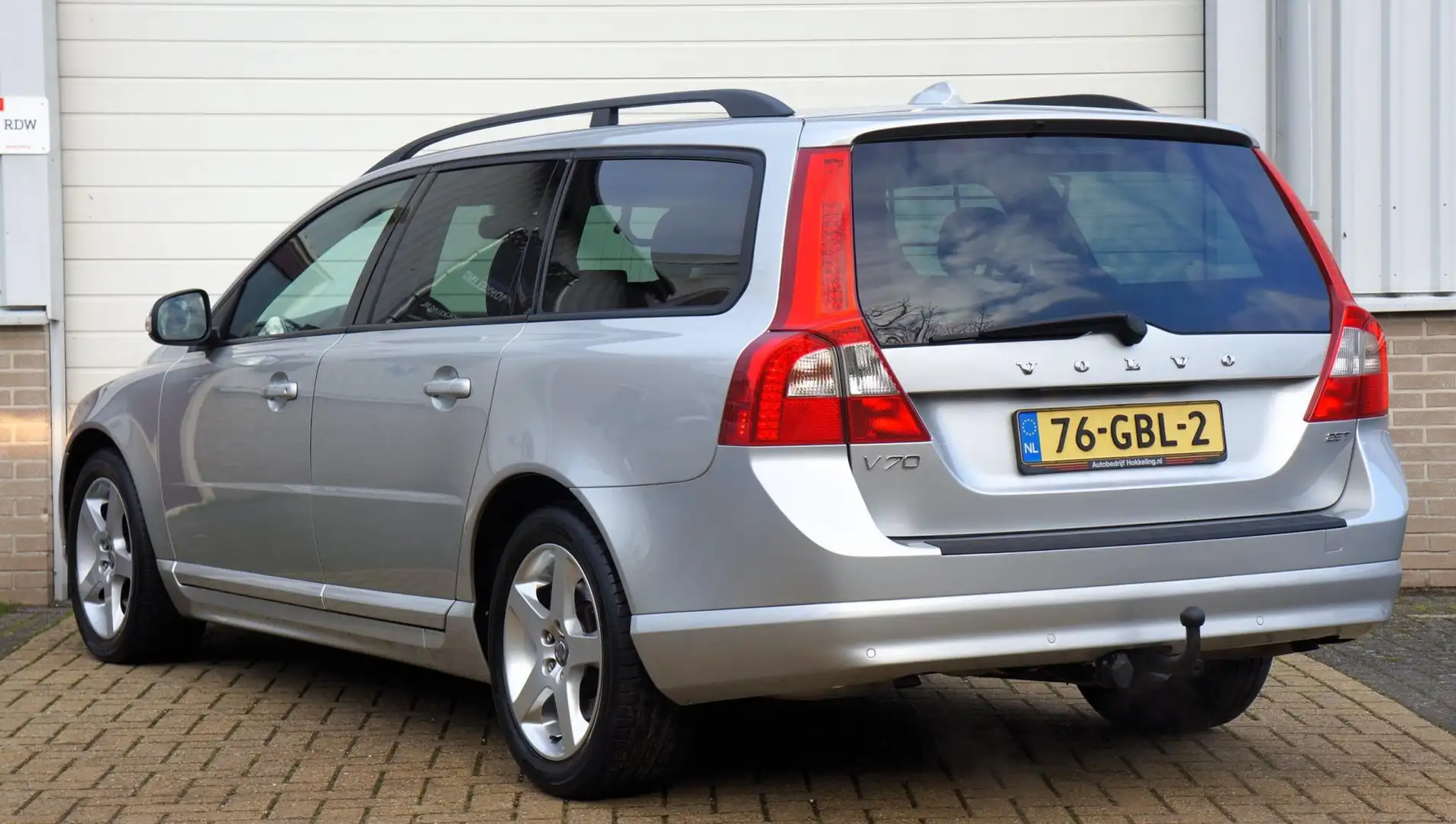 Volvo V70 2.5T Momentum; Automaat+Leder=ORIGINEEL NL !! Grijs - 2