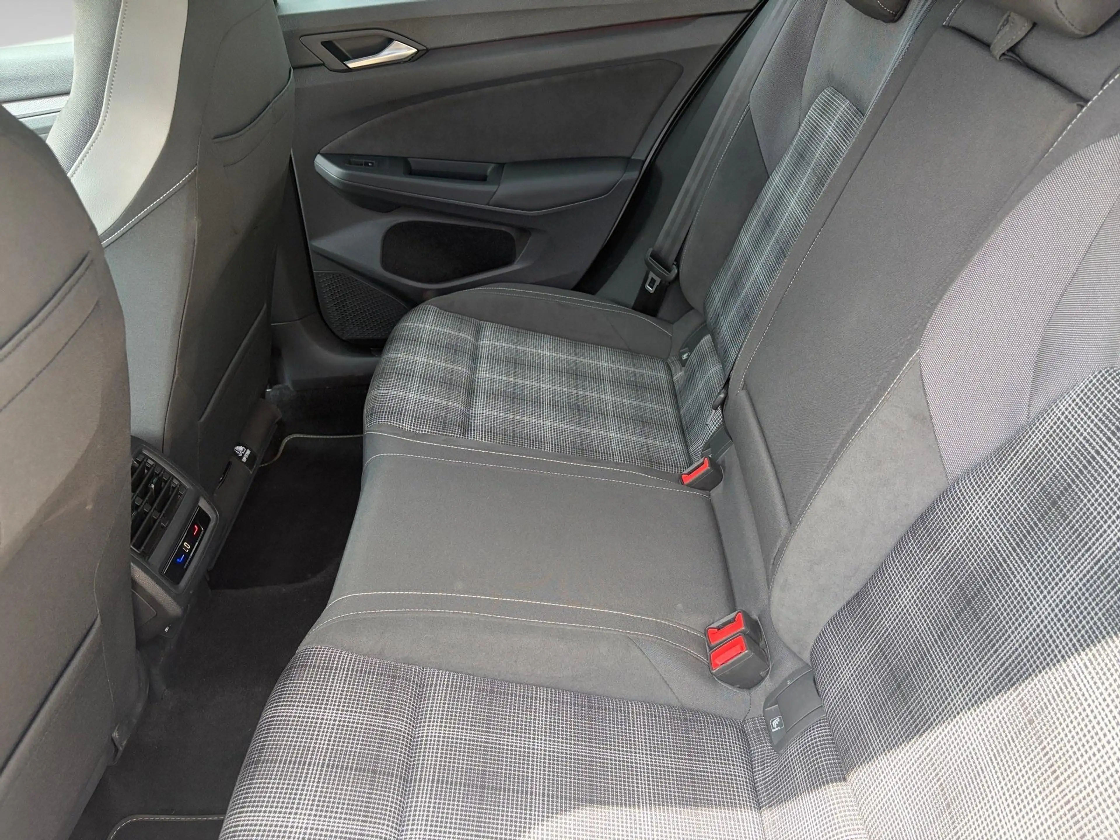 Volkswagen Golf GTD VIII 2.0 TDI 147kW DSG — photo 11