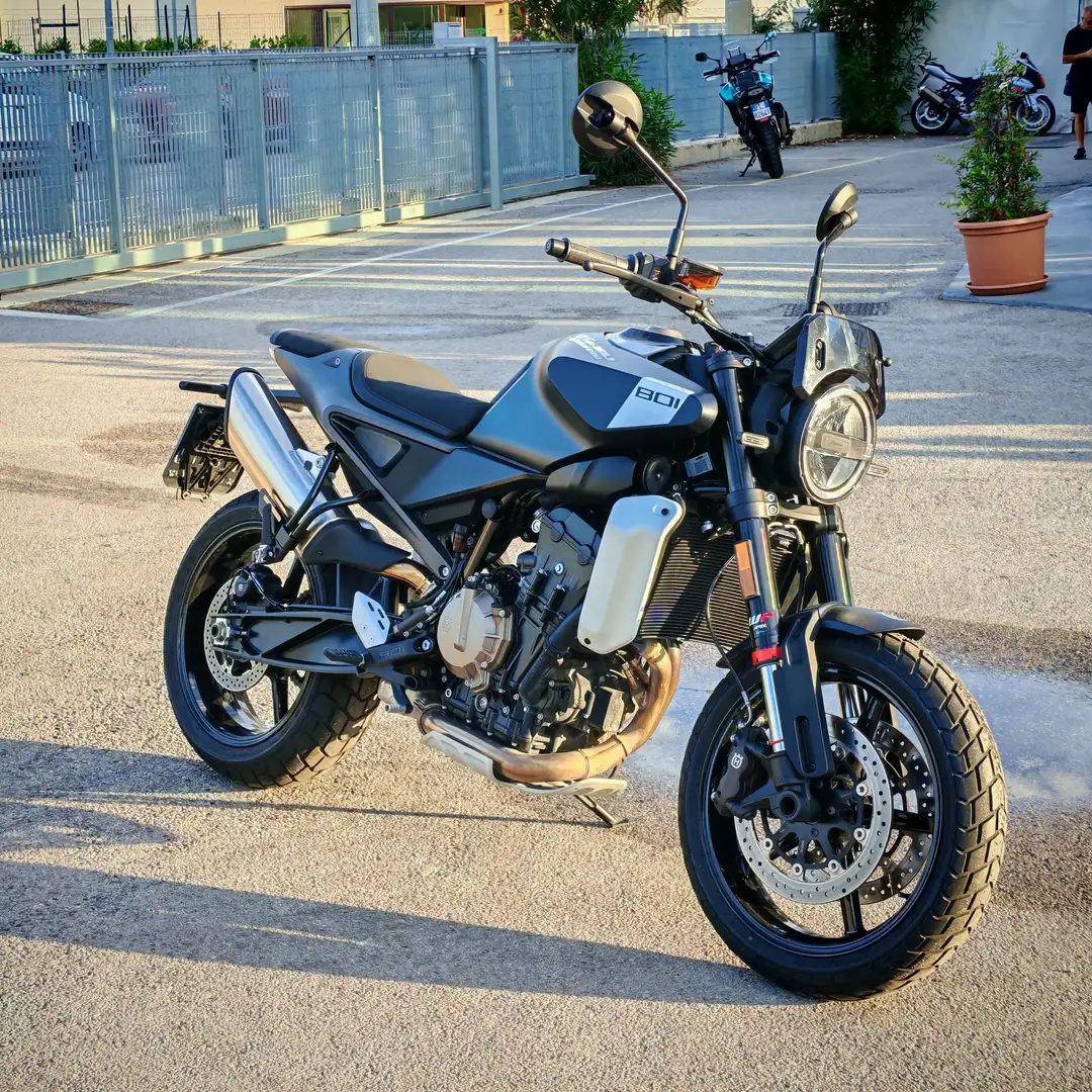 Husqvarna Svartpilen 801 - 2