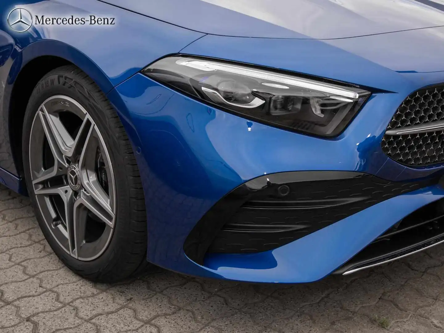 Mercedes-Benz A 200 d Kompaktlim AMG MBUX+RüKam+M-LED+Pano+18" Blau - 2