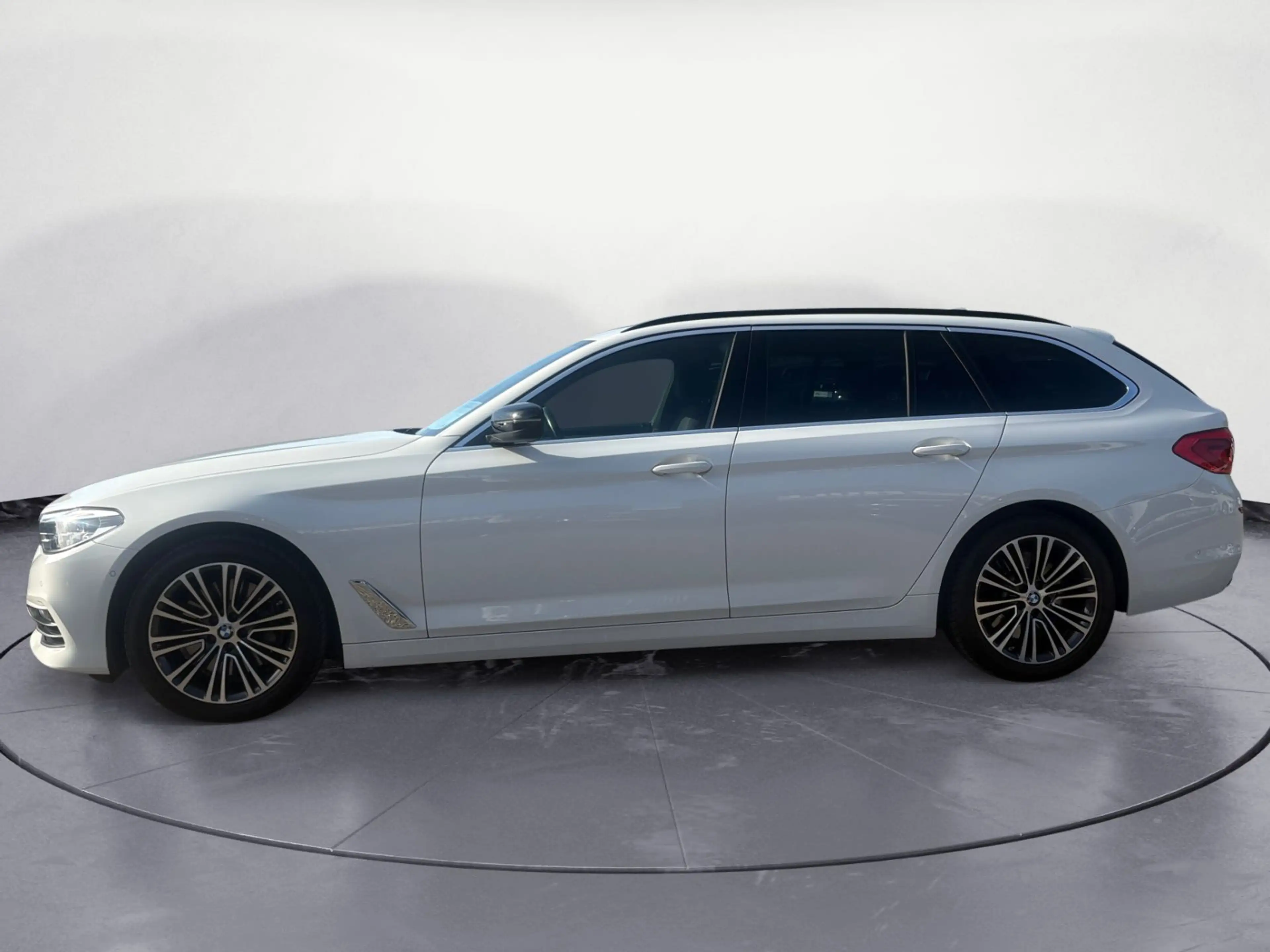 BMW 540 d xDrive Touring Aktive Geschw. Head Up Rückf — photo 4