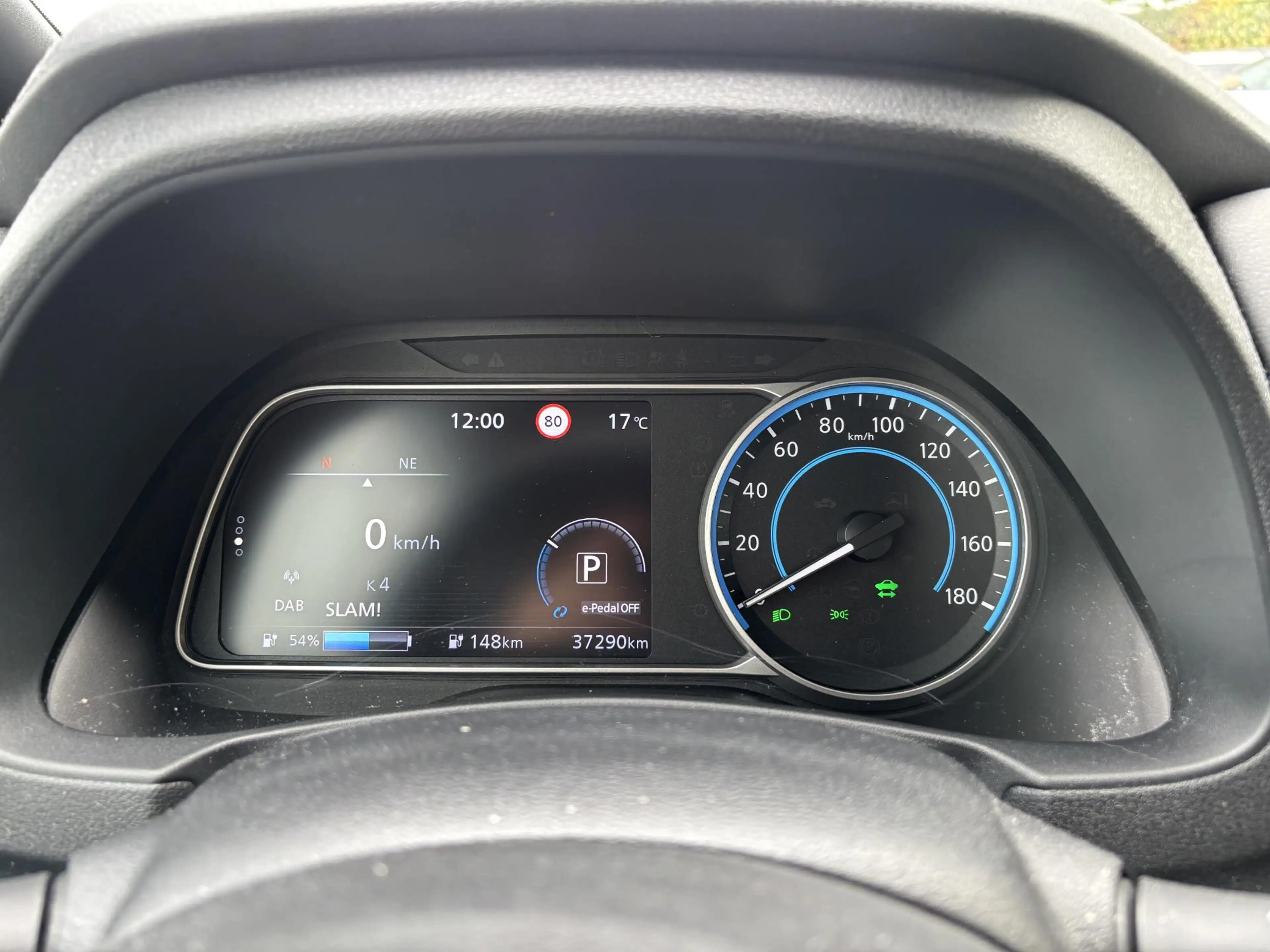 Nissan Leaf N-Connecta 40 kWh l voorstoelen verwarmd l Apple C — photo 4