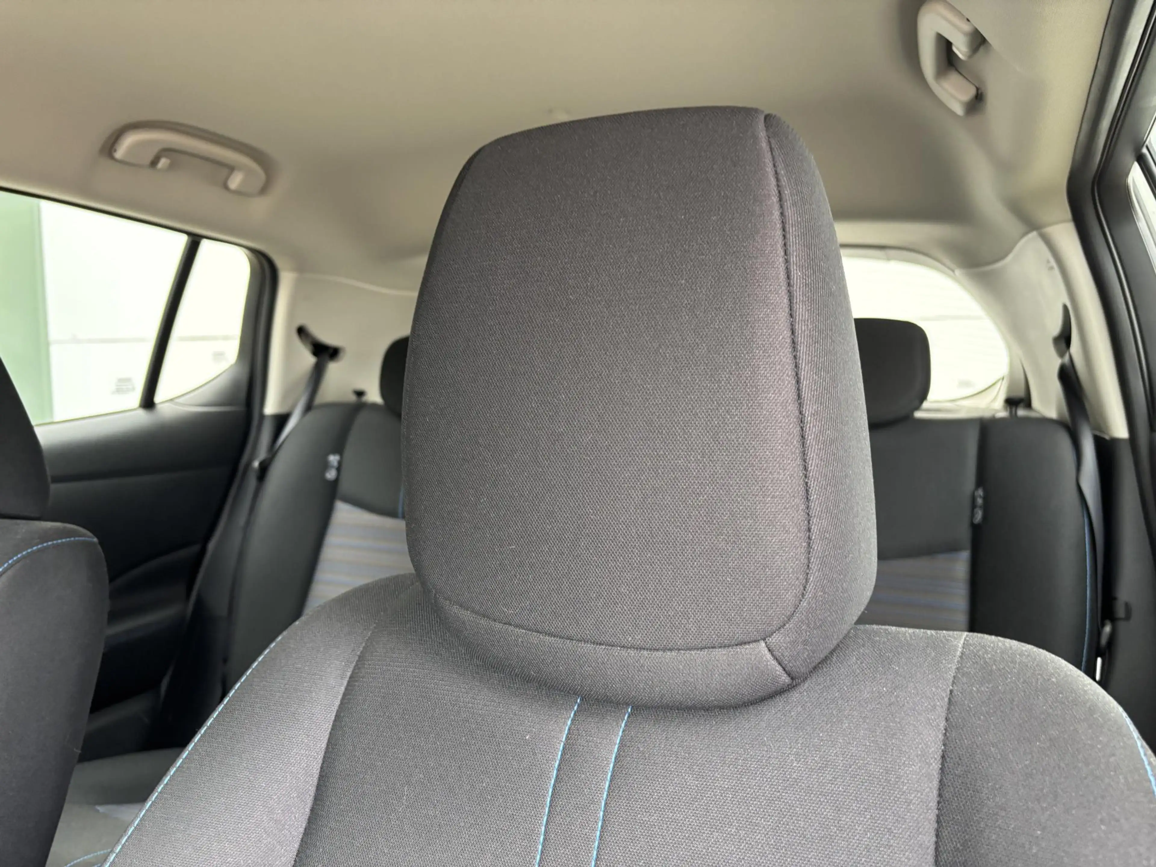 Nissan Leaf N-Connecta 40 kWh l voorstoelen verwarmd l Apple C — photo 27