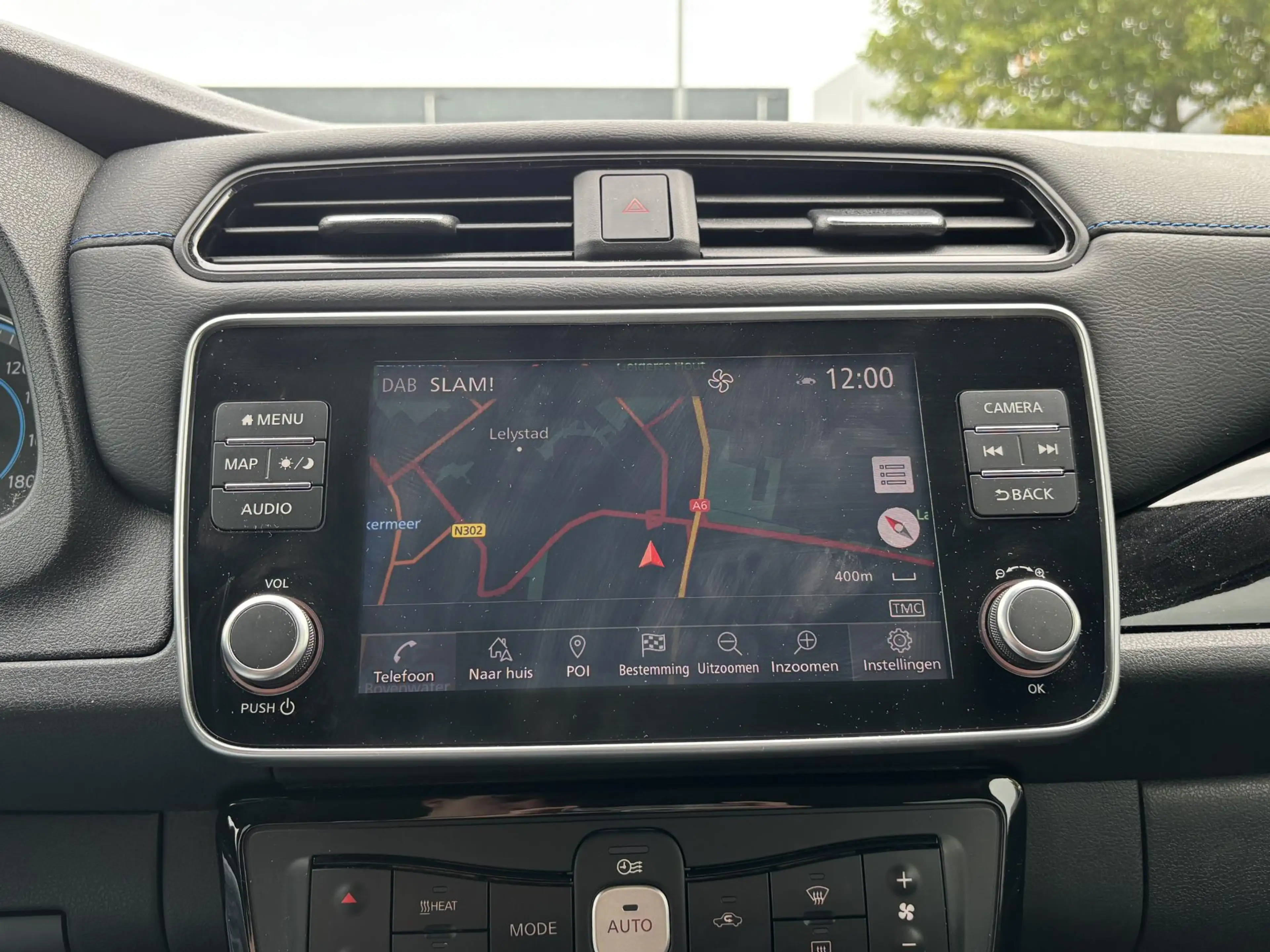 Nissan Leaf N-Connecta 40 kWh l voorstoelen verwarmd l Apple C — photo 11