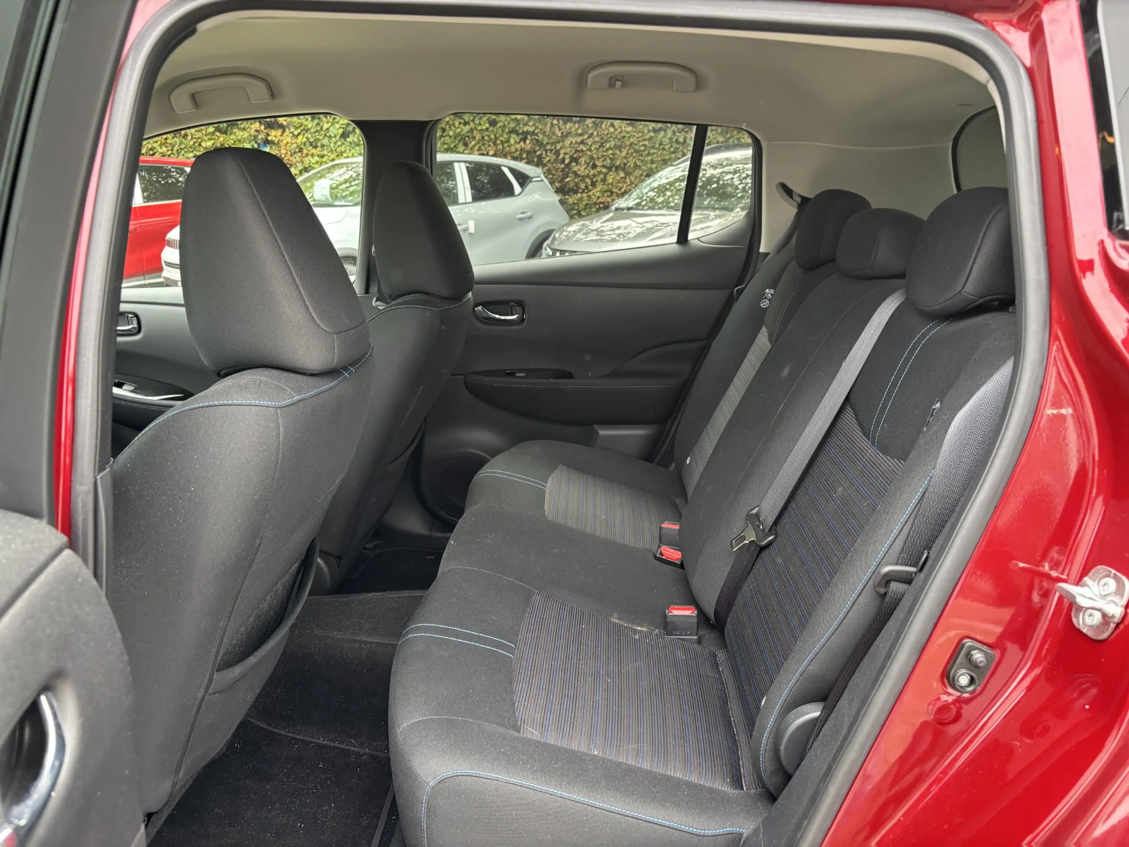 Nissan Leaf N-Connecta 40 kWh l voorstoelen verwarmd l Apple C — photo 8