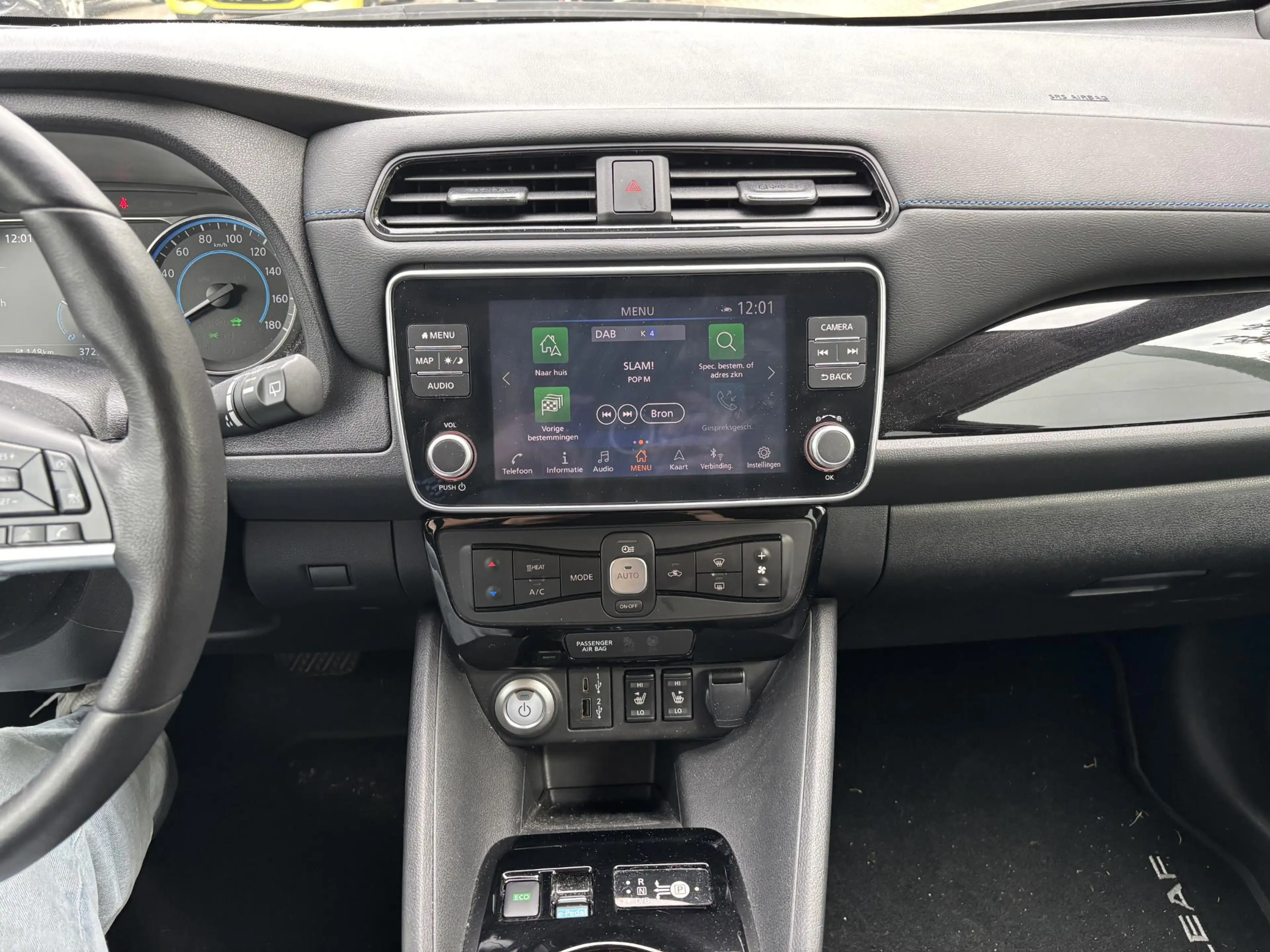 Nissan Leaf N-Connecta 40 kWh l voorstoelen verwarmd l Apple C — photo 10
