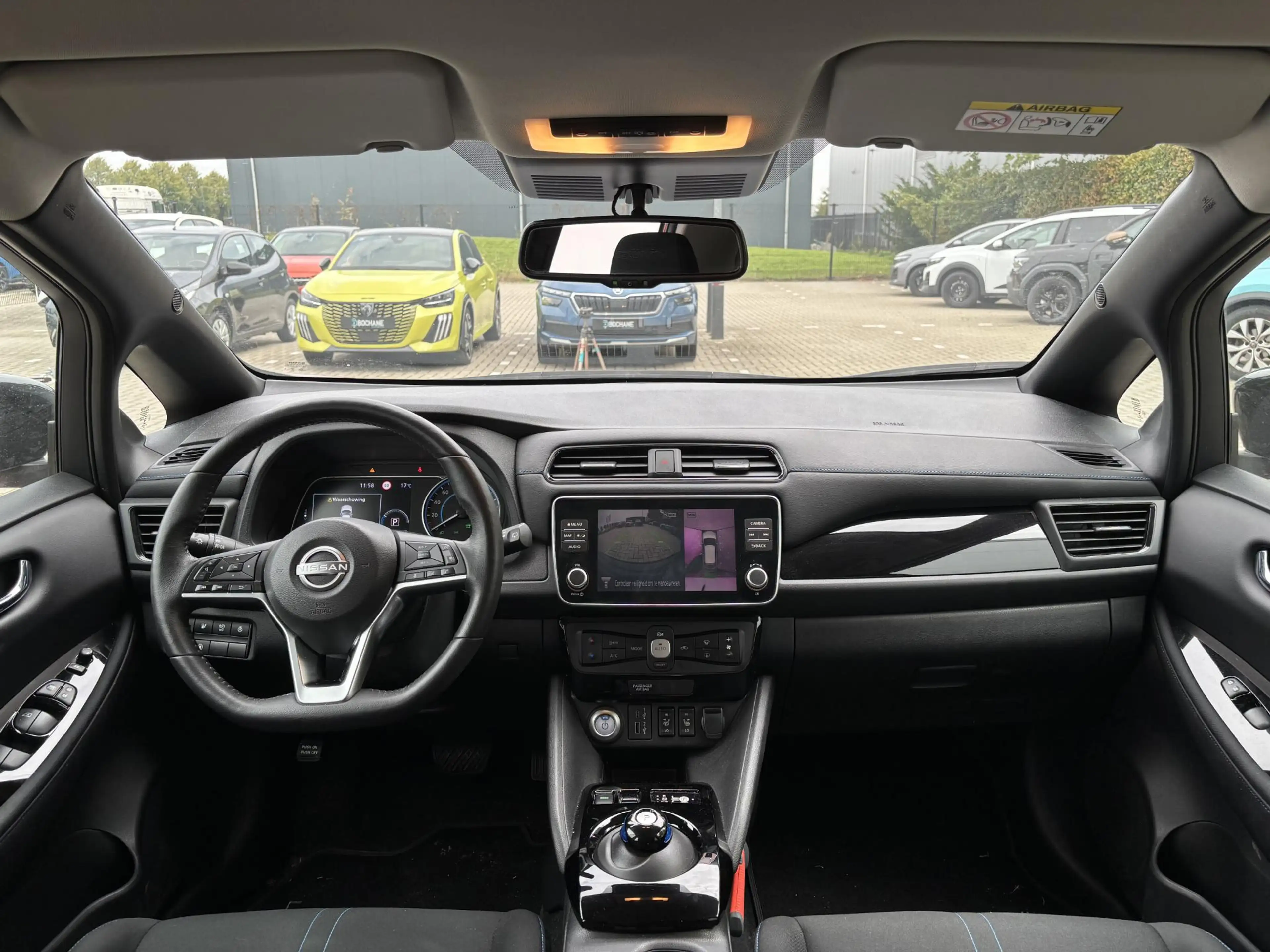 Nissan Leaf N-Connecta 40 kWh l voorstoelen verwarmd l Apple C — photo 3