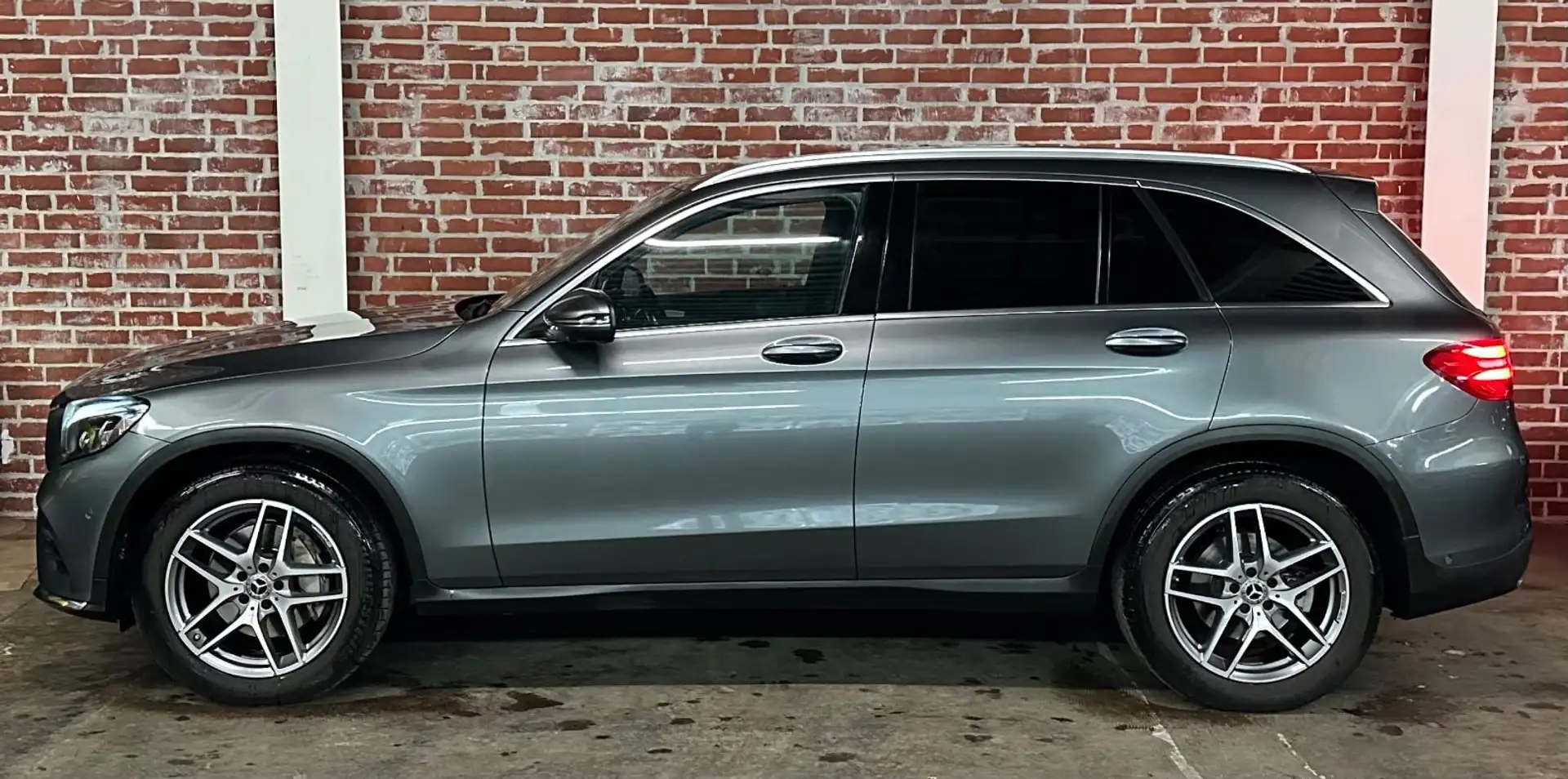 Mercedes-Benz GLC 250 d 4Matic 9G AMG/LED/ACC/PANO/AHK/360°Kam Grau - 2