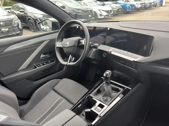 Opel Astra view 10