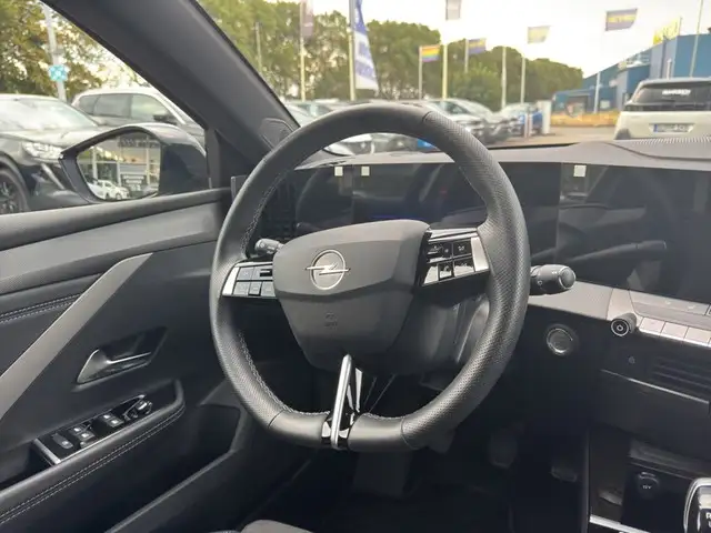 Opel Astra view 12