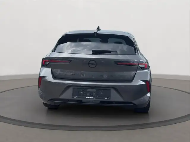 Opel Astra view 4
