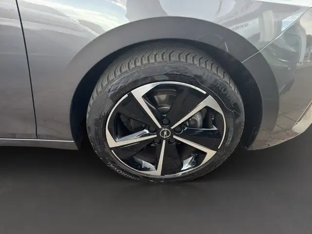 Opel Astra view 8