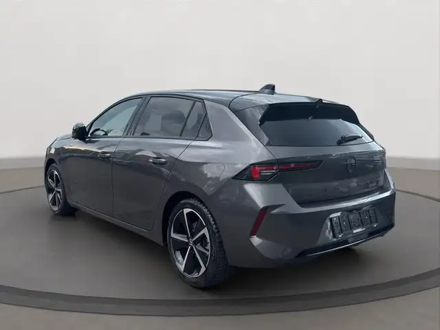 Opel Astra view 3