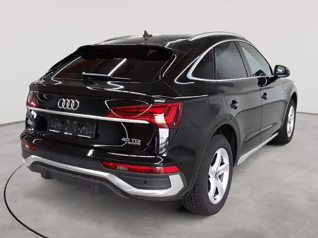 Audi Q5 view 4