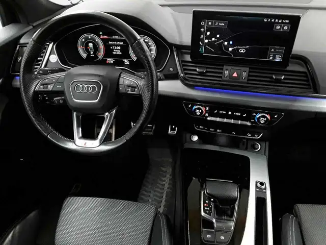 Audi Q5 view 10