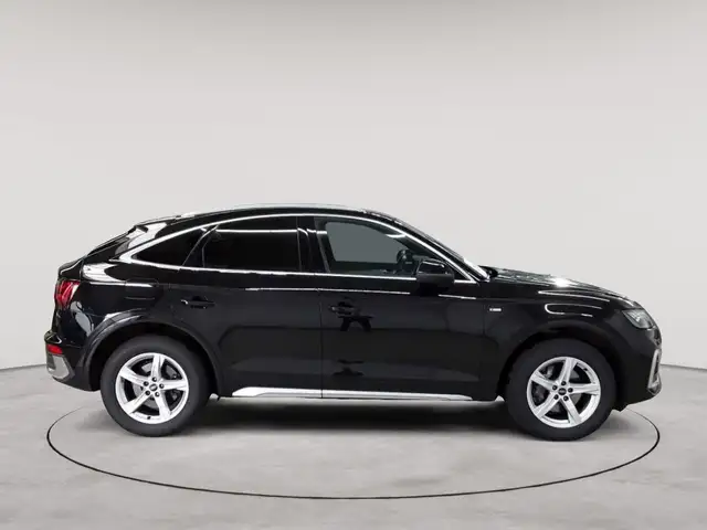 Audi Q5 view 3
