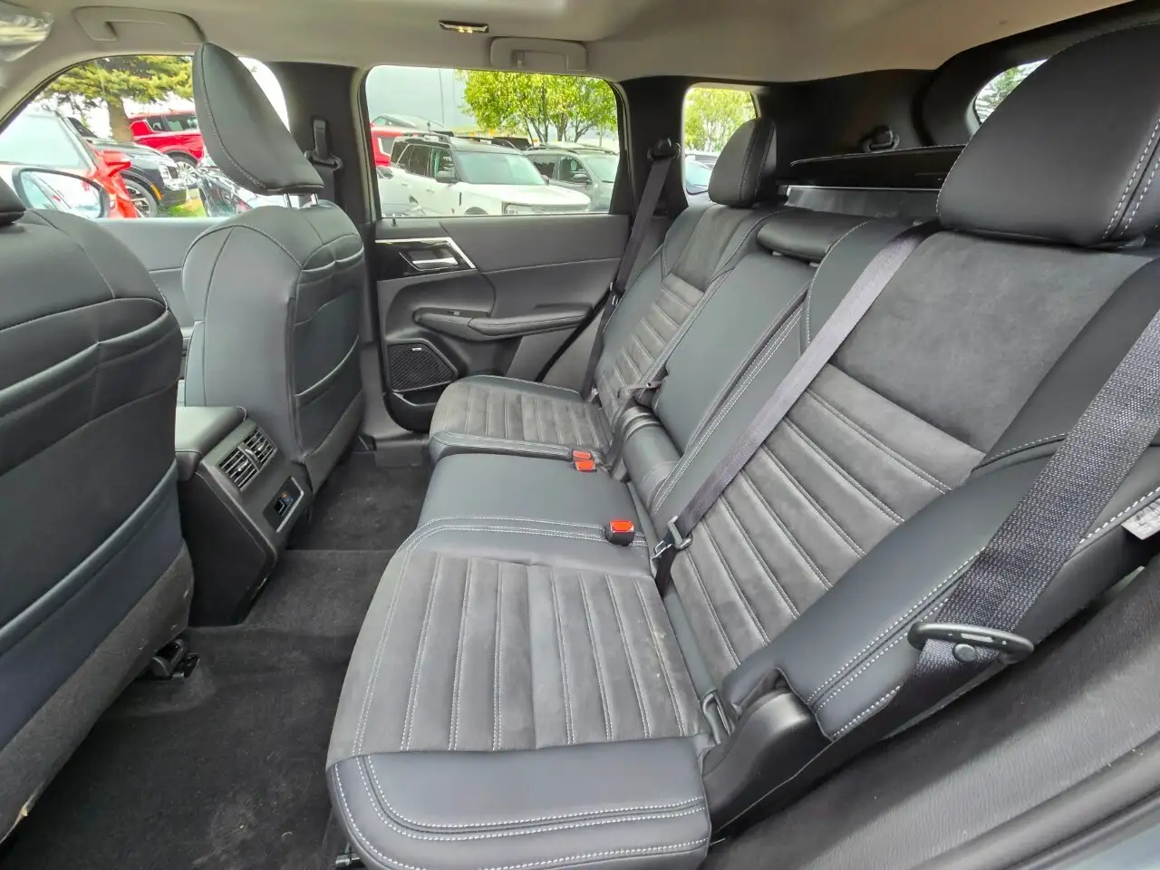Mitsubishi Outlander снимка Mitsubishi Outlander